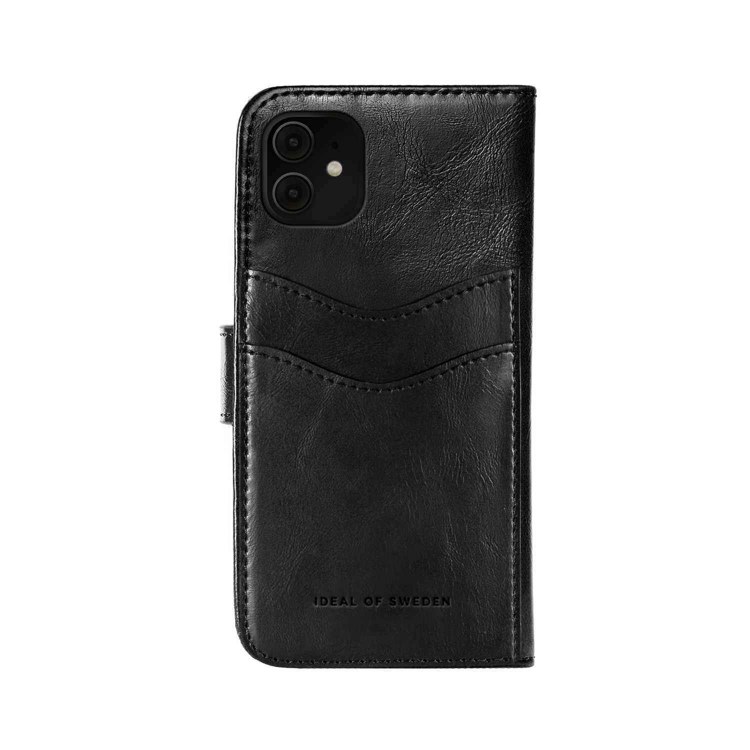 Étui de téléphone en cuir noir avec fentes pour cartes, étiqueté 'IDEAL OF SWEDEN'.