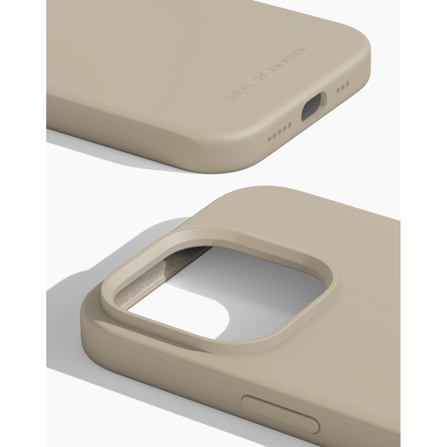 Twee beige telefoonhoesjes, boven en onder, close-up, met het Ideal of Sweden-logo.
