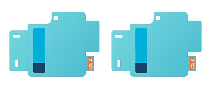 Dwie niebieskie prostokątne naklejki z małą zakładką po prawej stronie, otworem u góry i ciemnoniebieskim paskiem.