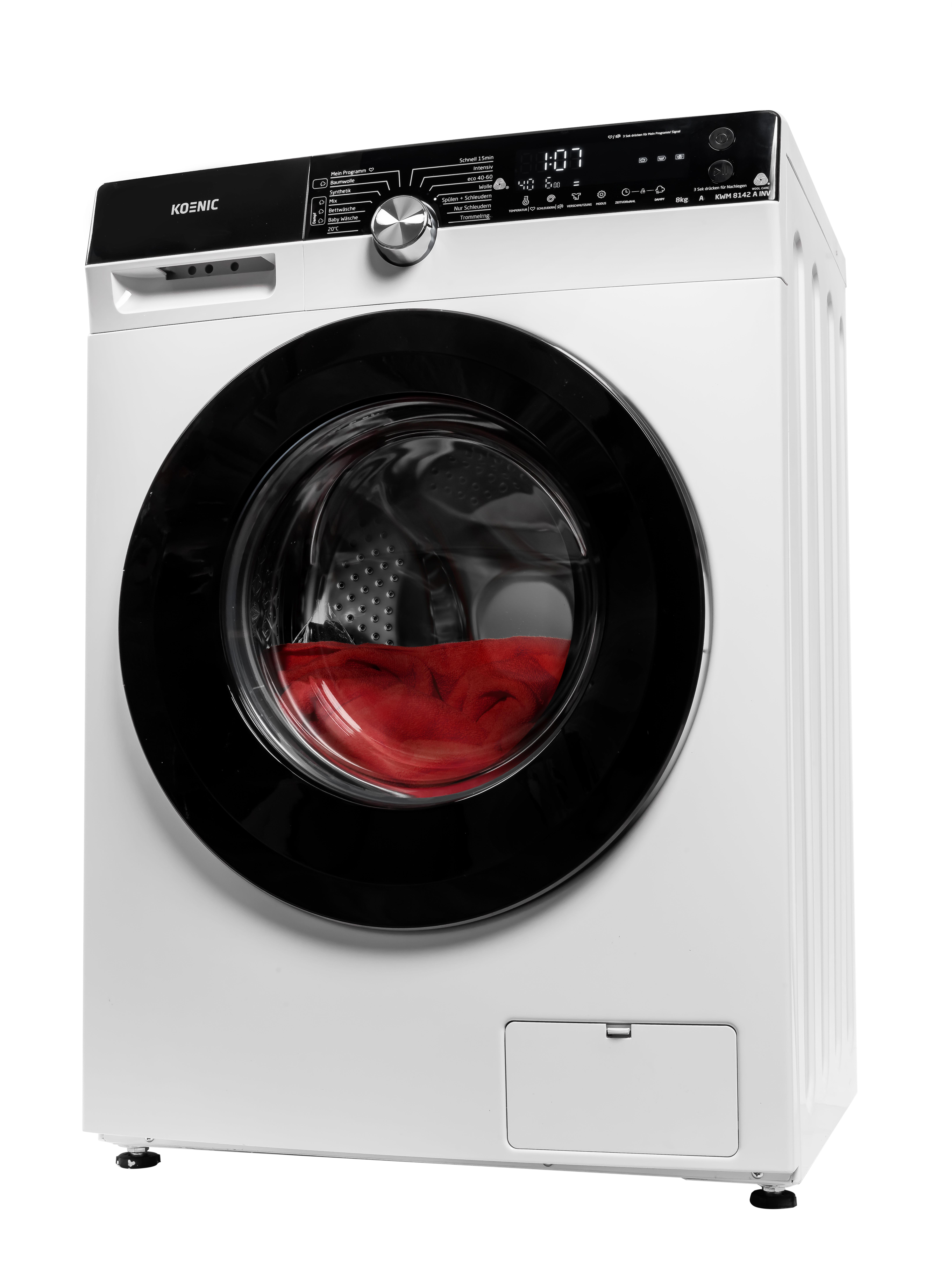 Weiße Koenic Waschmaschine mit roter Kleidung darin.