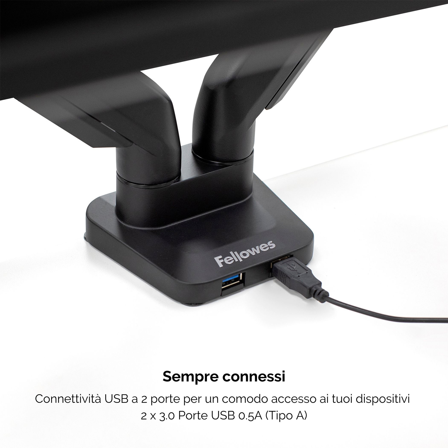 Un supporto da scrivania nero con porte USB. Un cavo USB è collegato.