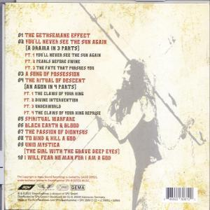 Rückseite einer CD-Hülle. Der Text ist rot und weiß.