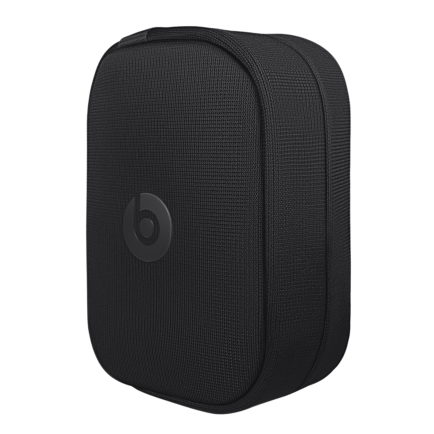 Una funda de auriculares Beats negra sobre un fondo blanco.