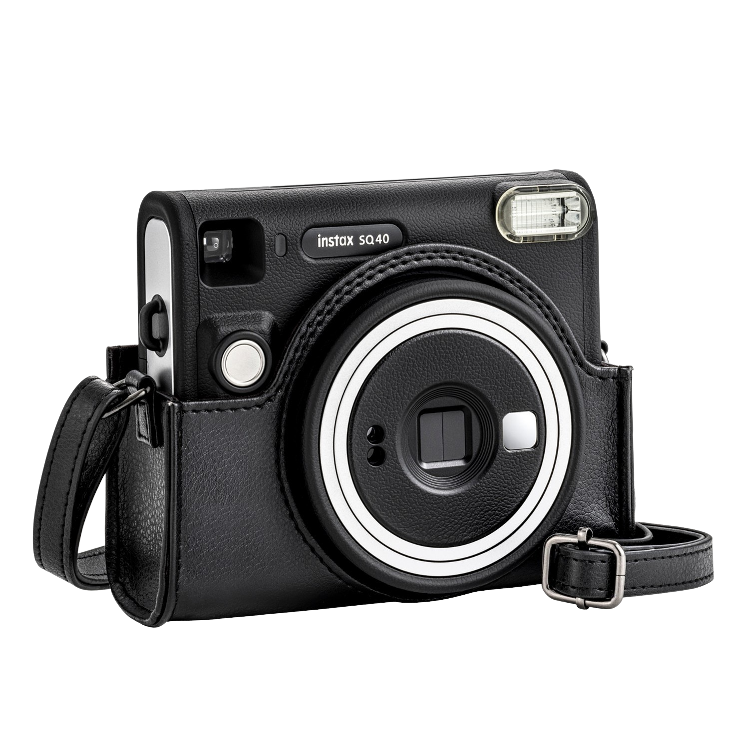 Zwarte instax SQ40 camera in een leren hoesje met een riem. De camera staat op een zwarte achtergrond.