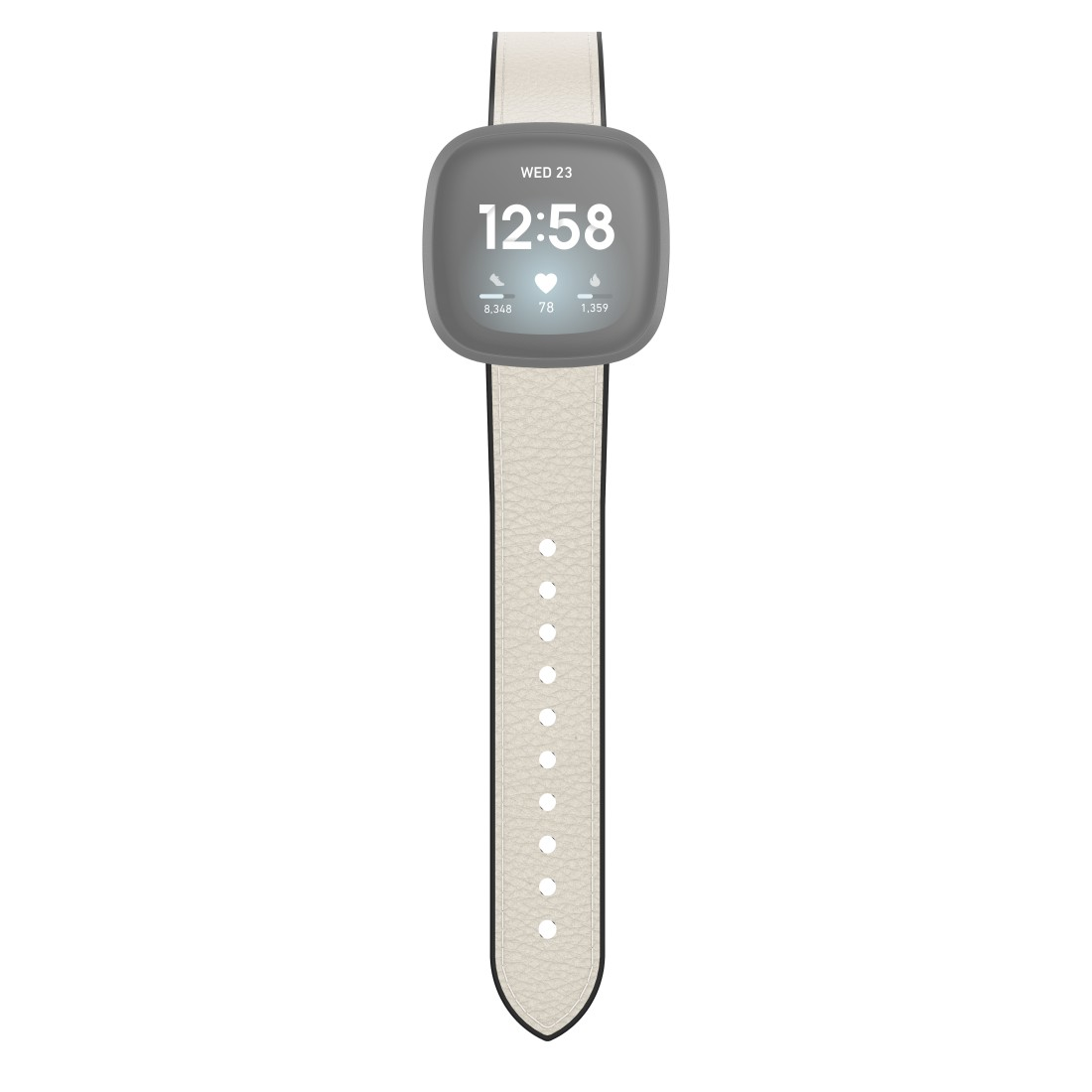 Eine Smartwatch mit weißem Armband zeigt Zeit und Gesundheitsmetriken, weißer Hintergrund.