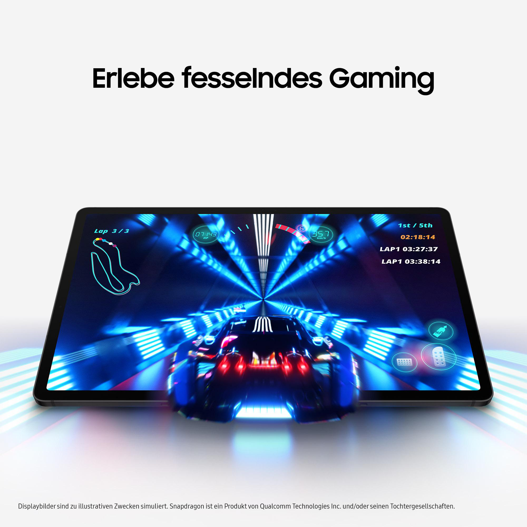 Tablet, das ein Rennspiel anzeigt. Auto fährt durch einen futuristischen Tunnel.