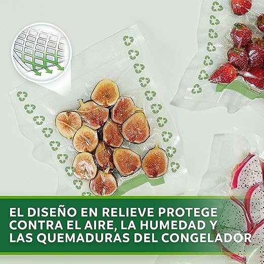 Bolsas de higos, fresas y fruta del dragón, selladas y listas para congelar.