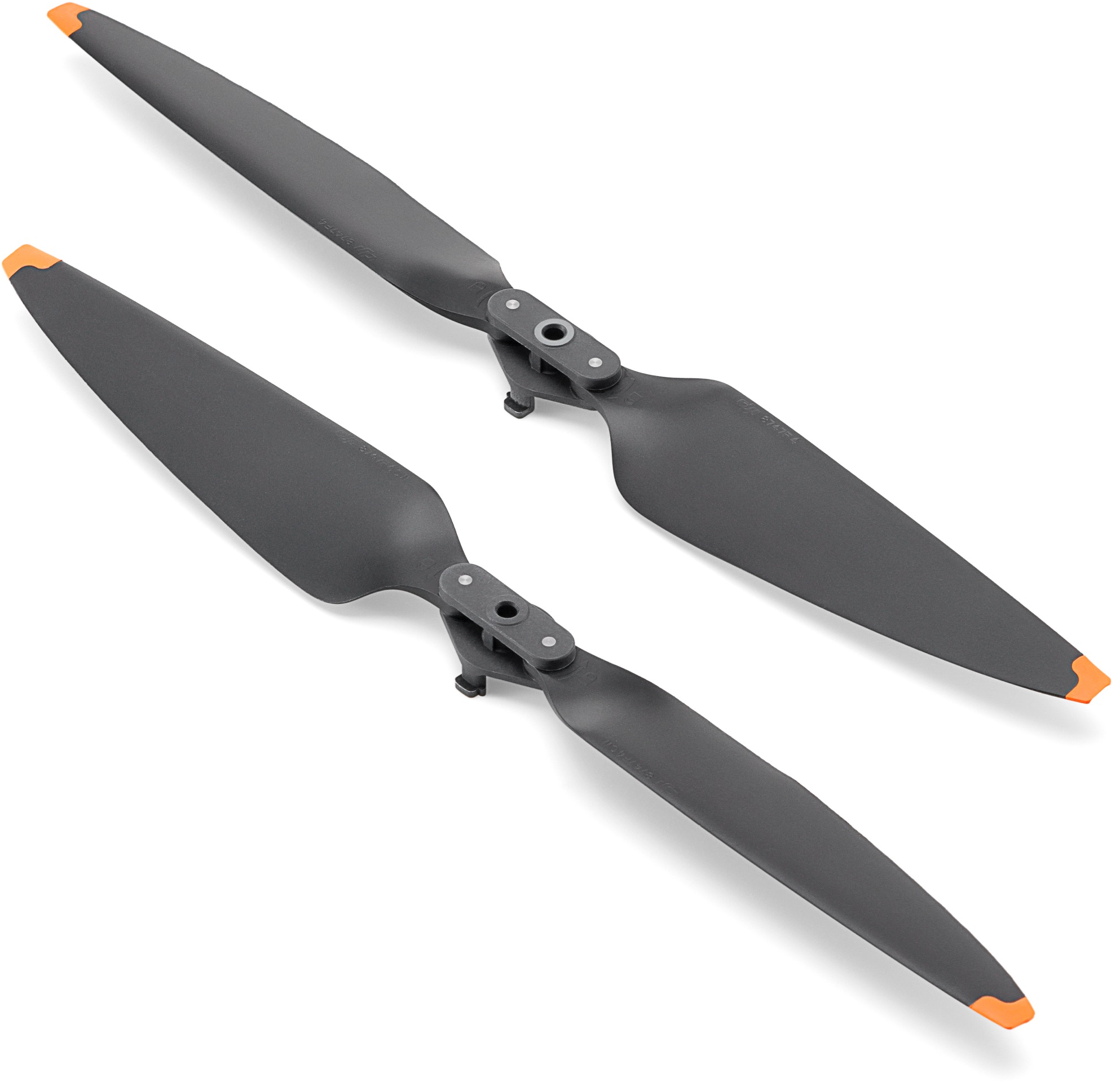 Zwei graue Drohnenpropeller mit orangenen Spitzen. Schräge Ansicht, weißer Hintergrund.