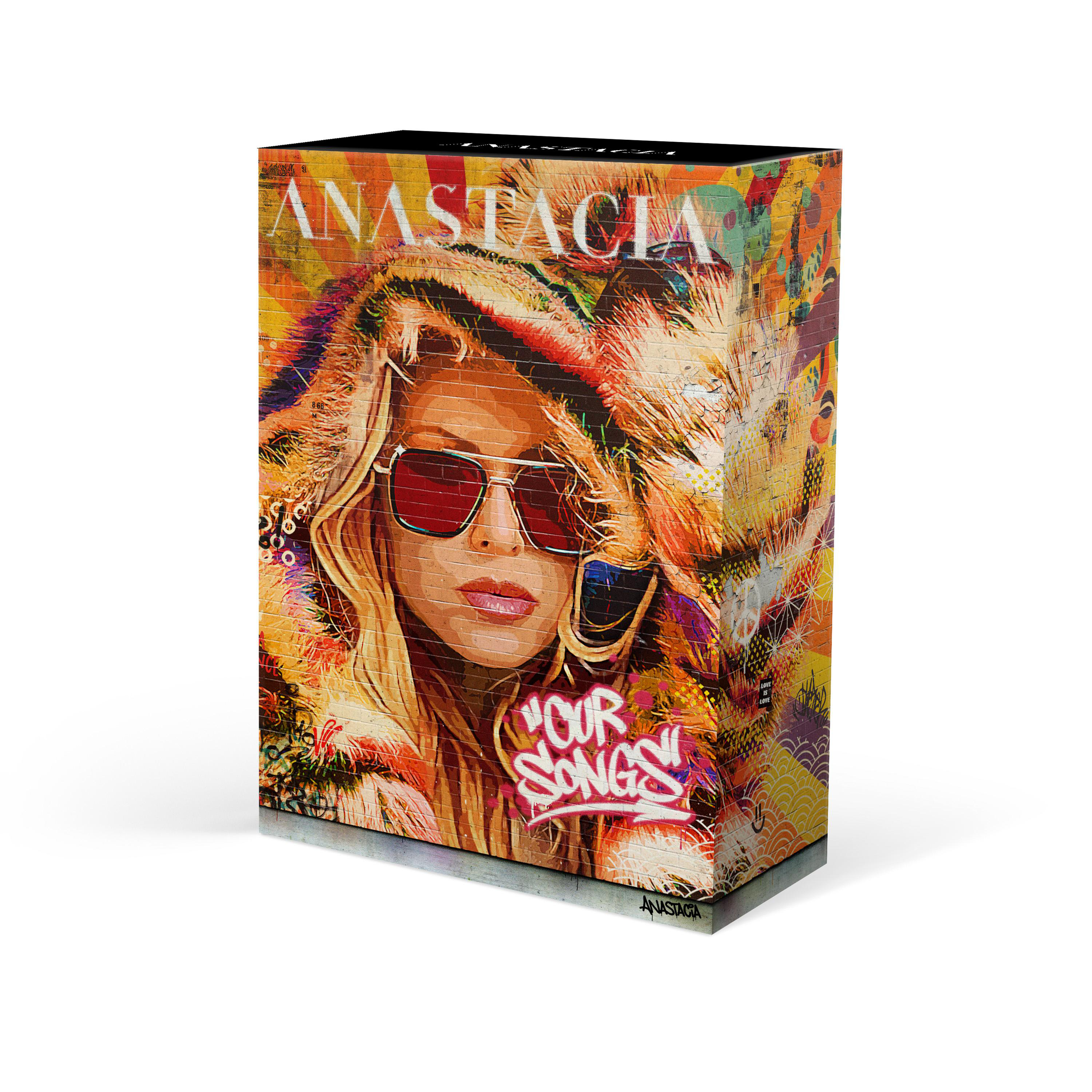 Albumcover von Anastacia vor einer Graffiti-Wand mit Text.