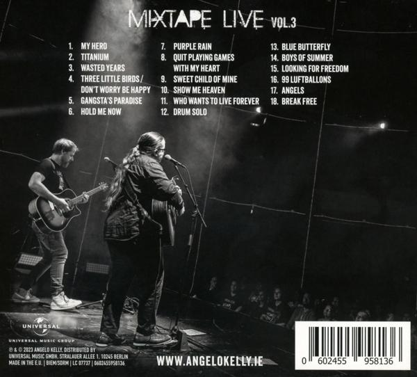 Rückseite eines Albums mit Songtiteln, Texten und einer Live-Band-Performance.