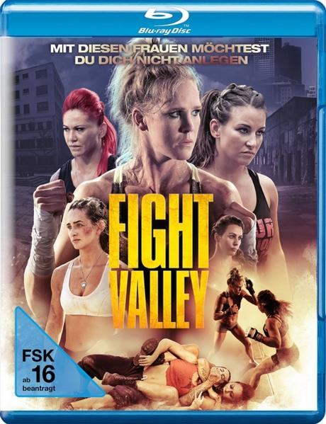 Ein Filmcover mit Kämpferinnen. Der Titel lautet 'FIGHT VALLEY' mit blauem Rand.