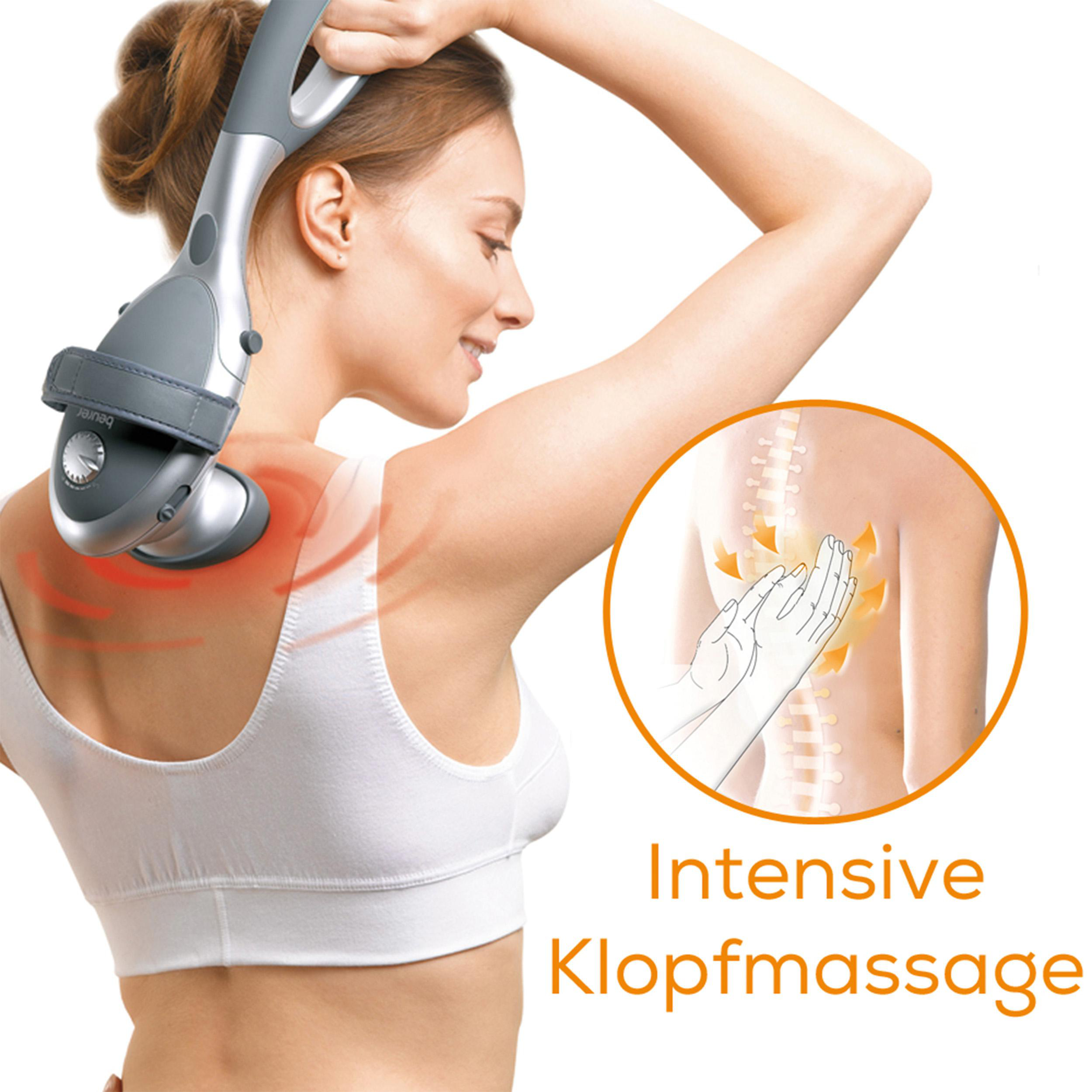 Eine Frau mit einem Massagegerät auf dem Rücken, mit einer Illustration der Wirbelsäule.