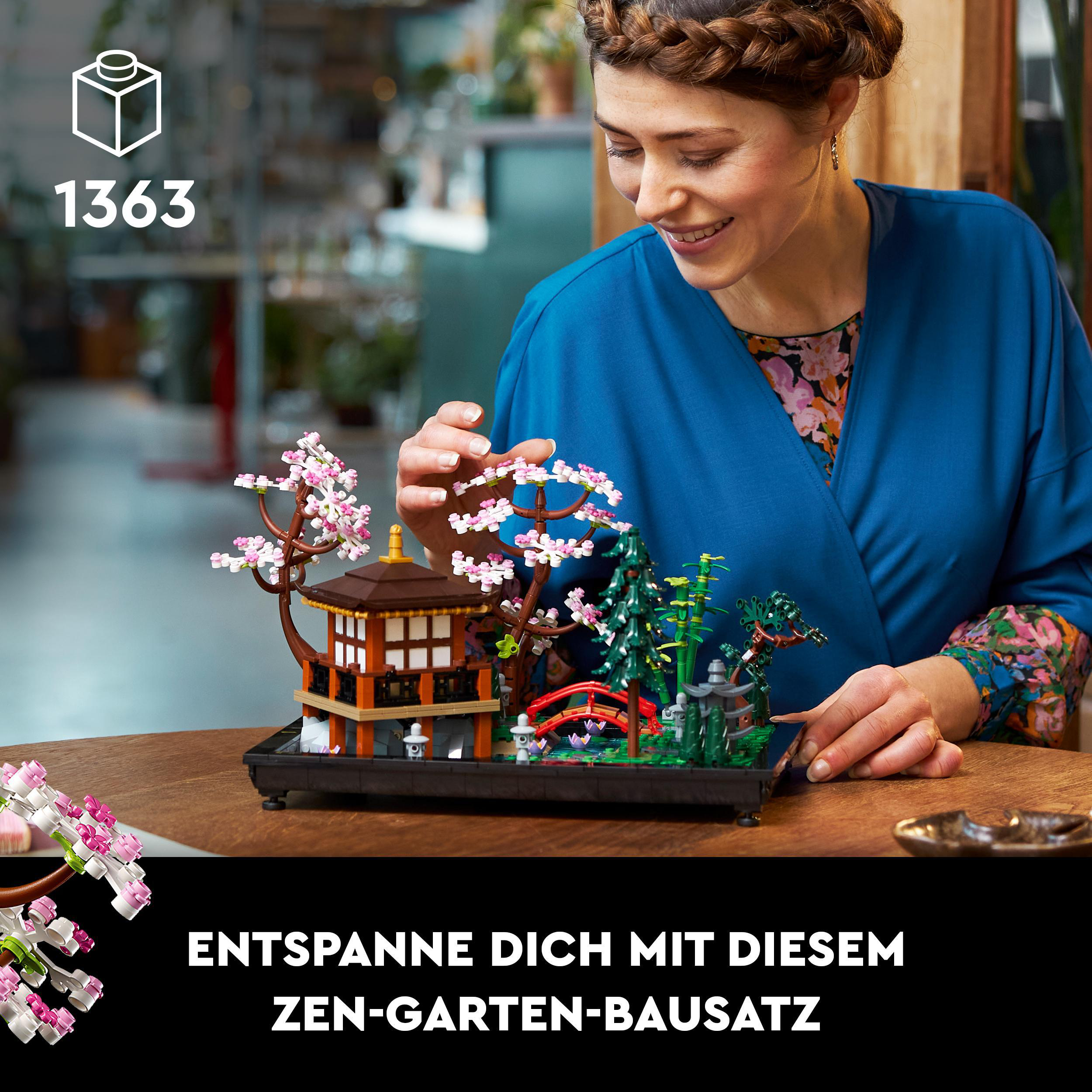 Eine Frau baut ein Lego Zen-Garten-Set, mit einem fertigen Garten und Lego-Teilen im Vordergrund.