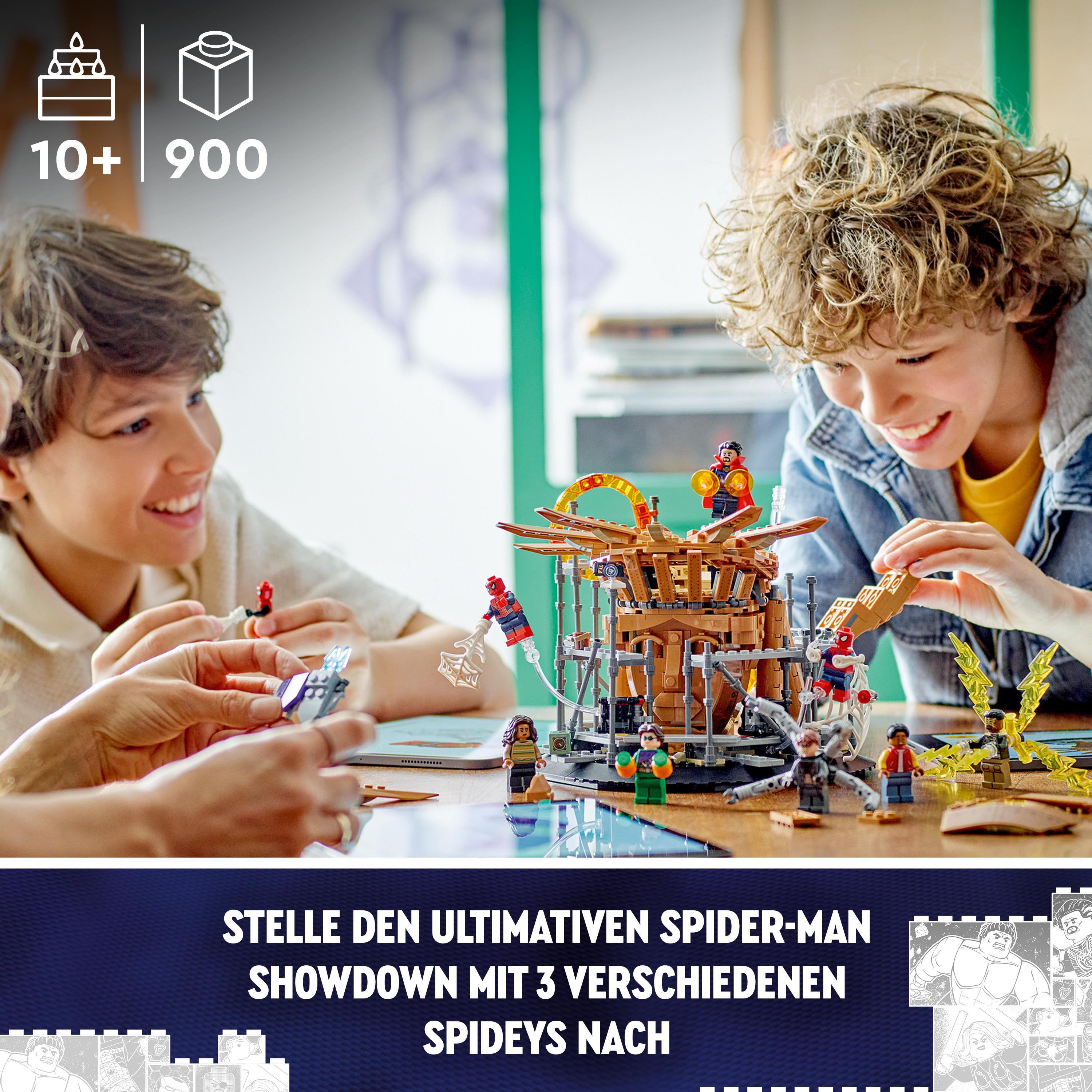 Lego Spider-Man Set mit mehreren Figuren. Kinder bauen das Set um eine zentrale Struktur.