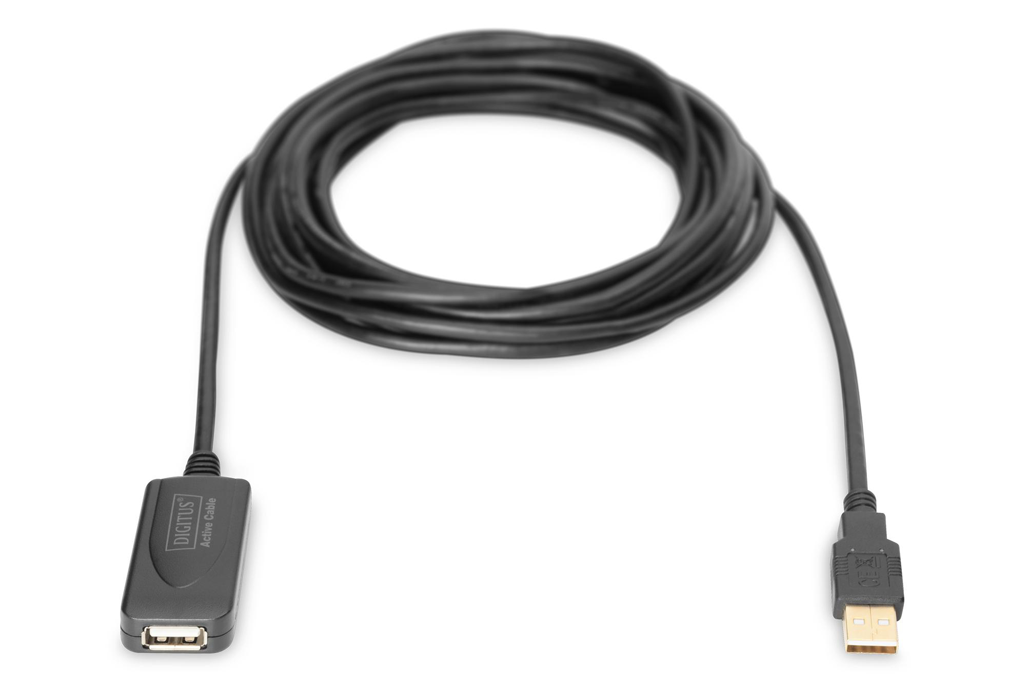 Ein langes schwarzes USB-Kabel mit einem USB-Anschluss an jedem Ende.