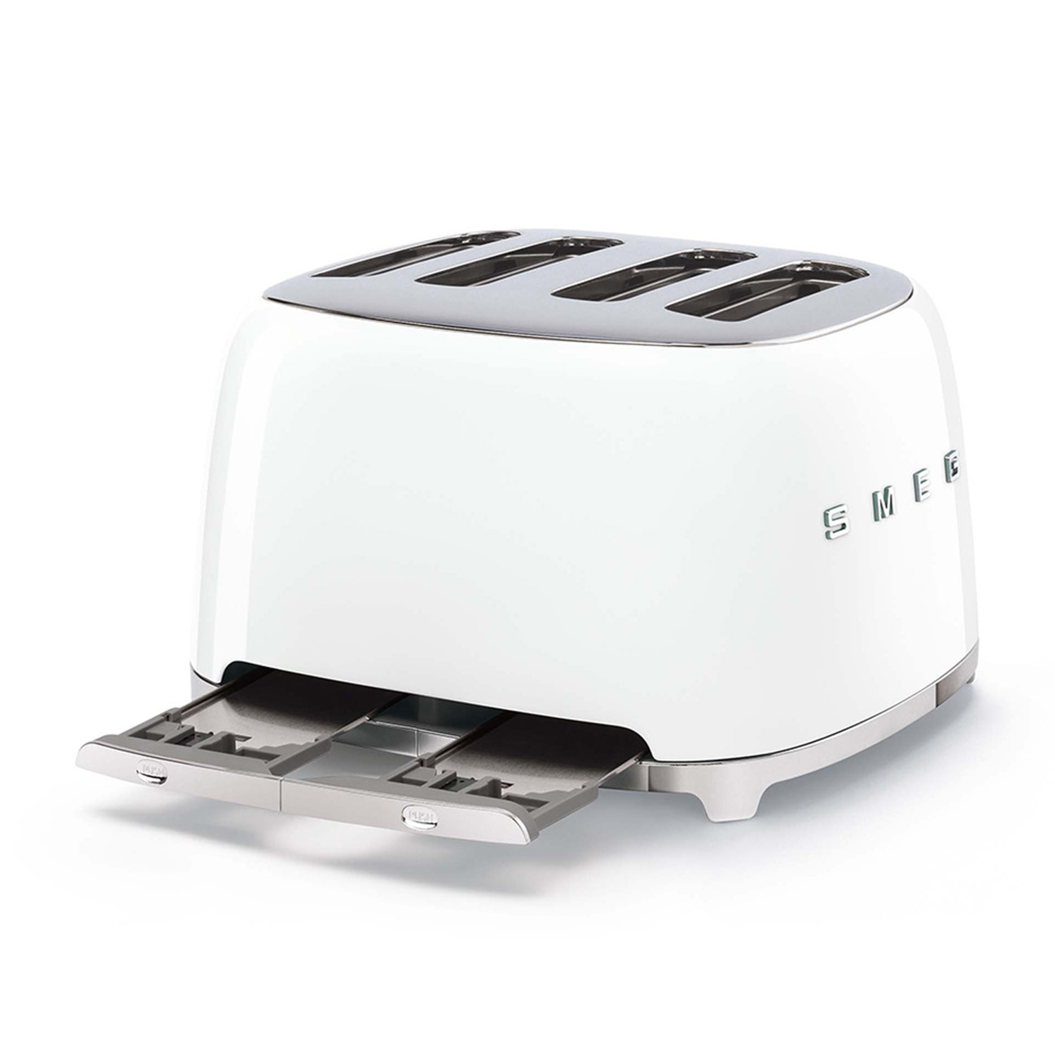 Un tostapane Smeg bianco con quattro fessure e due vassoi raccogli briciole rimovibili. Sfondo bianco.