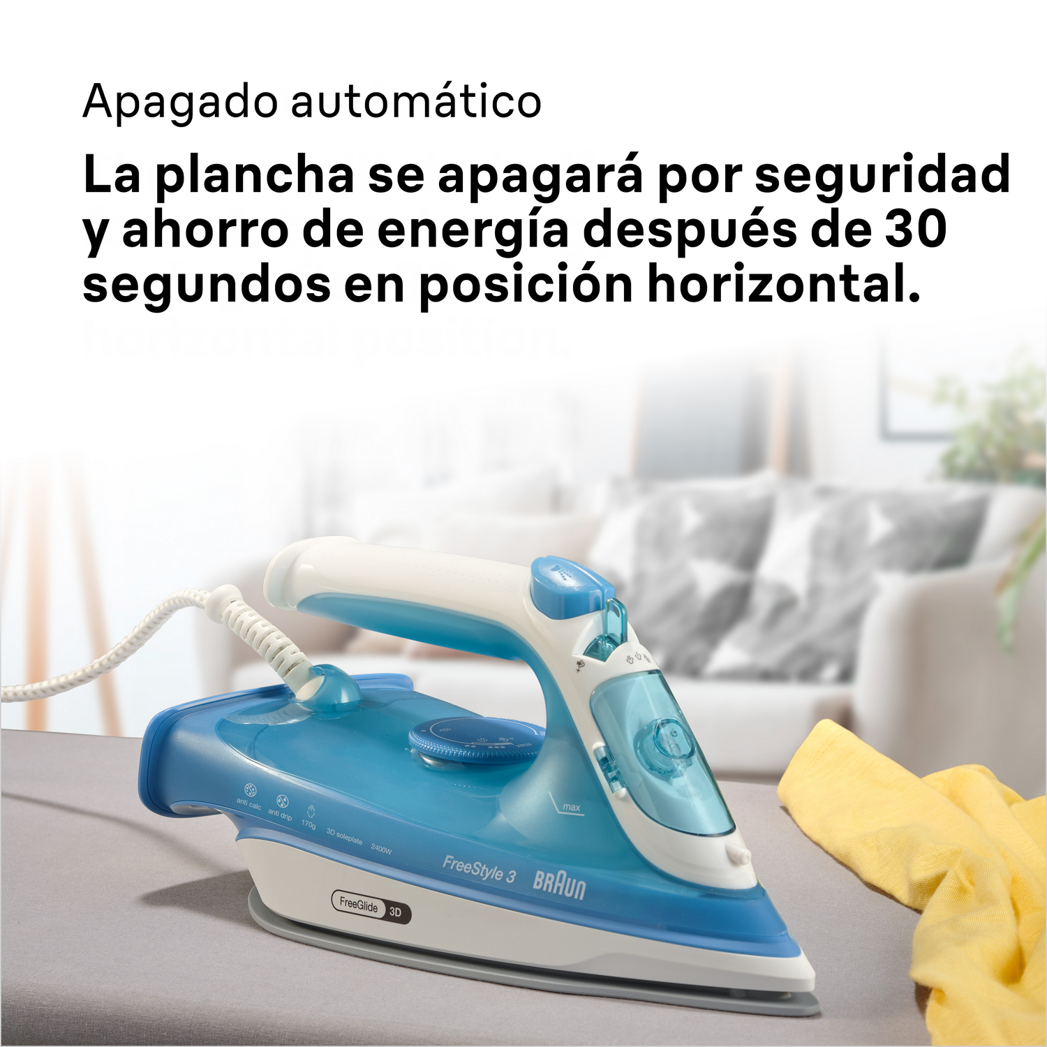 Una plancha azul y blanca sobre una superficie gris junto a tela amarilla.