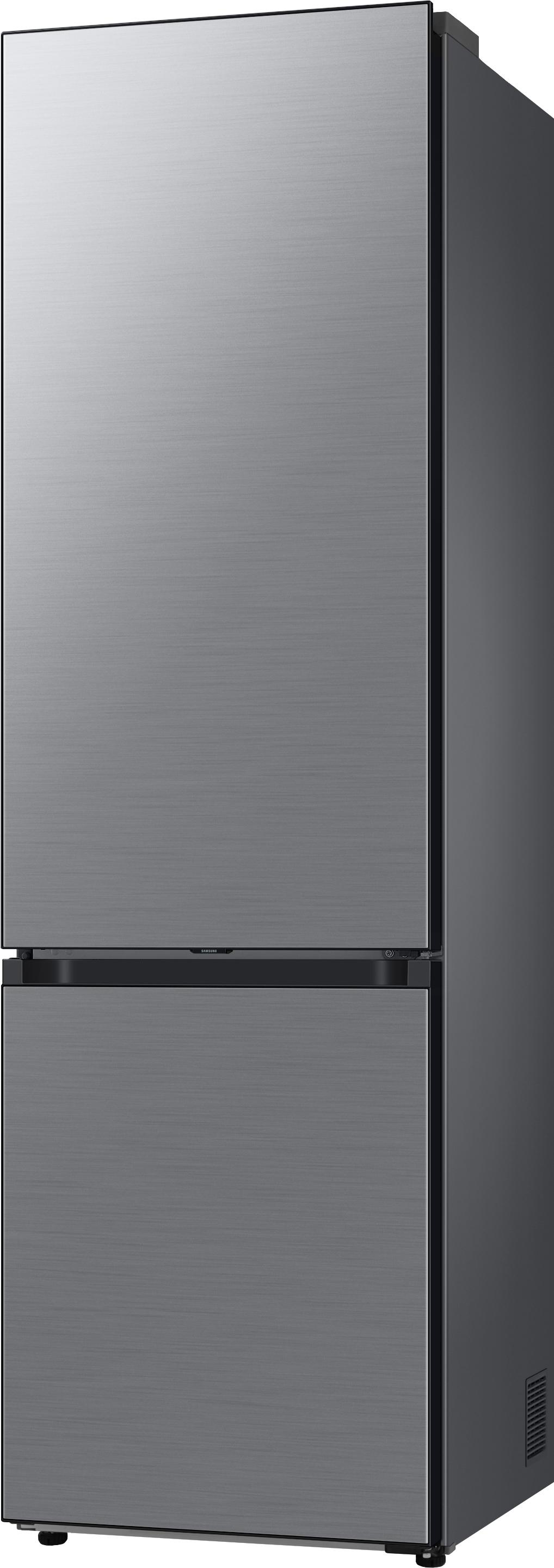 Ein hoher Kühlschrank aus Edelstahl. Das Gefrierfach befindet sich unten.