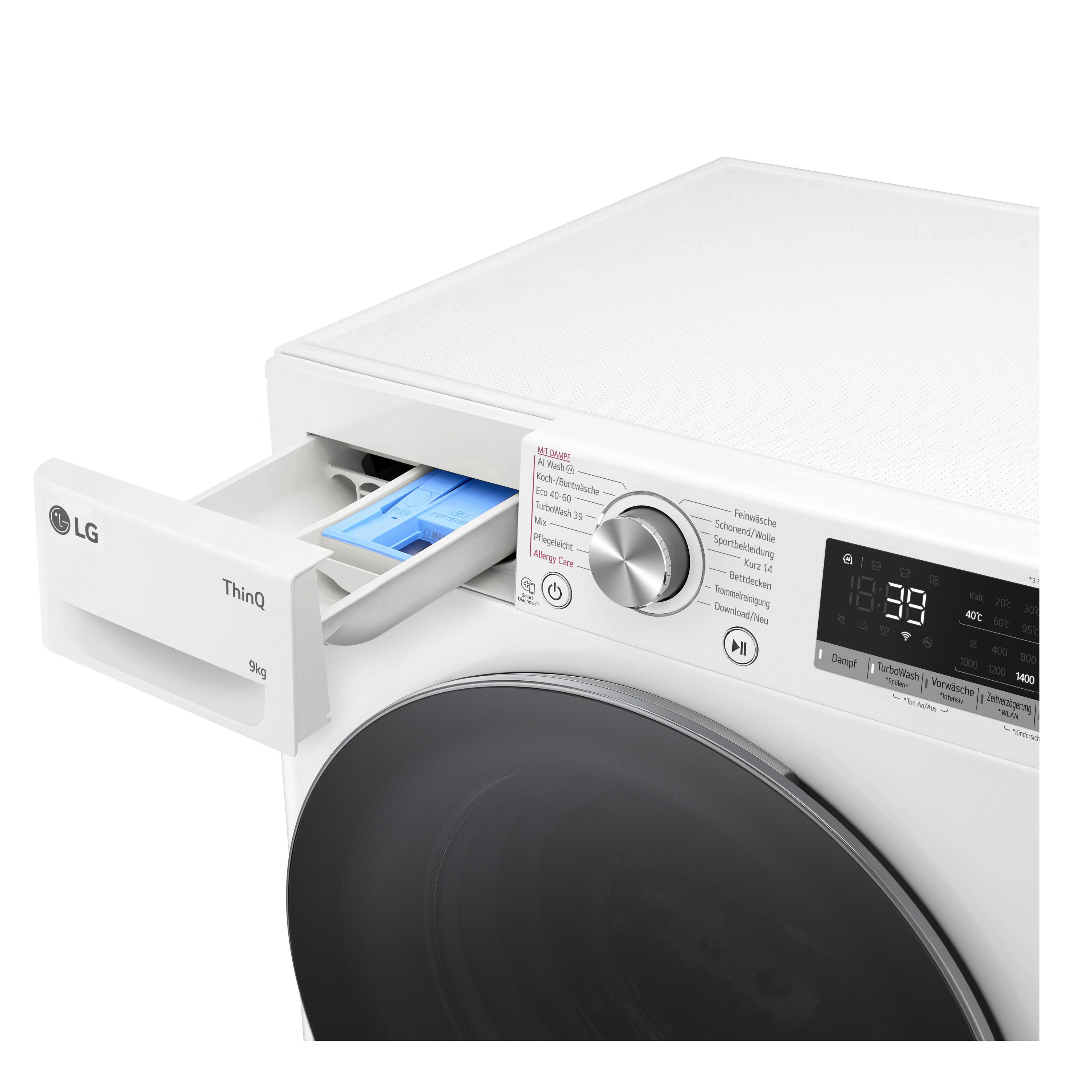 Weiße LG Waschmaschine. Waschmittelschublade offen, blaue Waschmittel zeigend. Weißer Hintergrund.