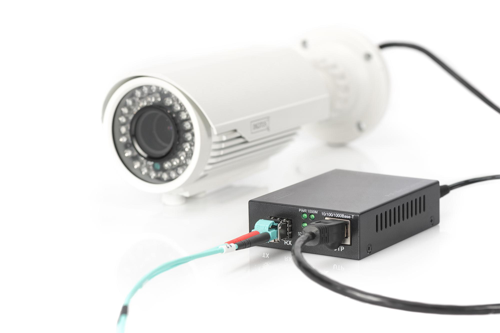 DIGITUS DN-82140 Gigabit Ethernet PoE+ Medienkonverter, Schwarz