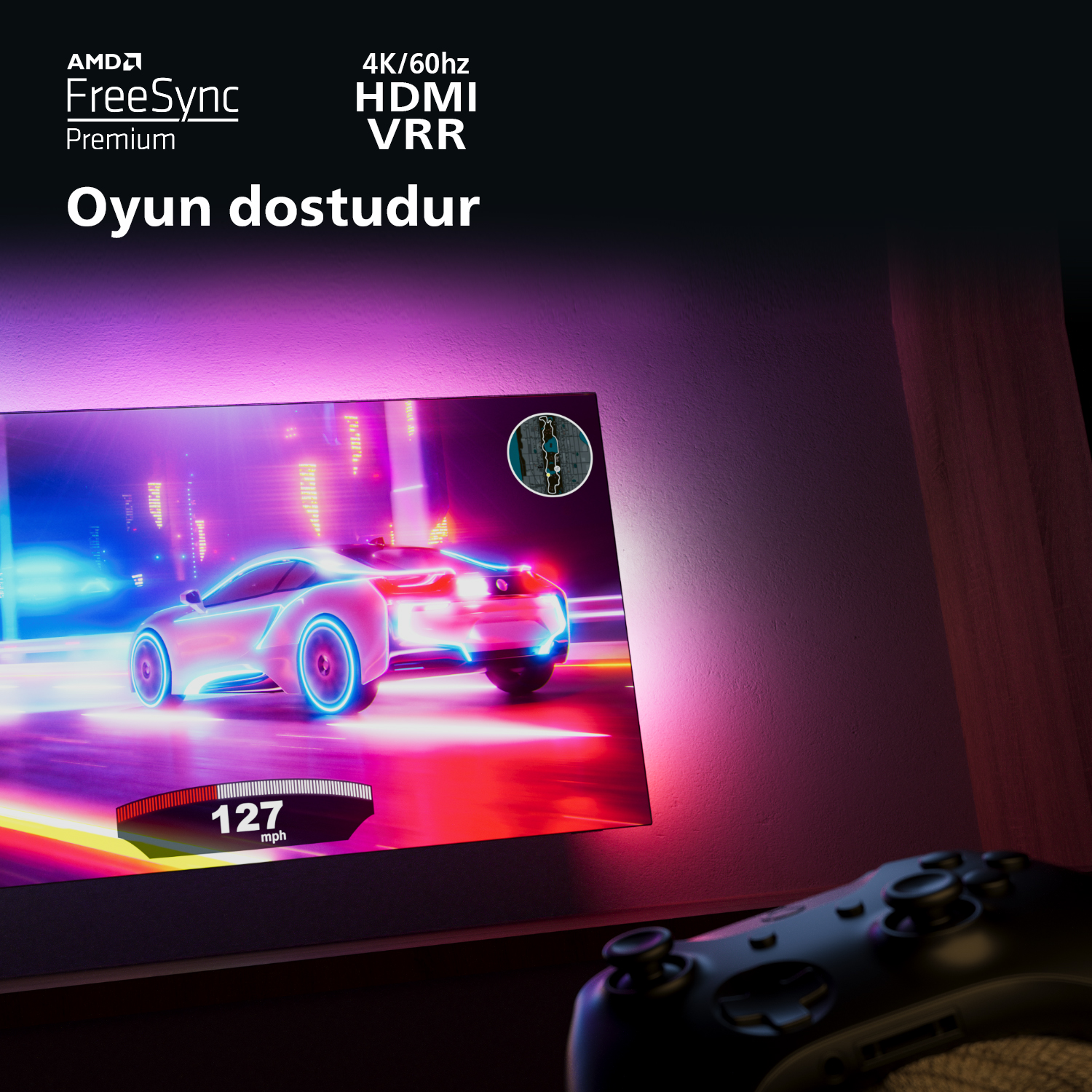 Yarış oyunu gösteren bir TV ile bir oyun kurulumu.