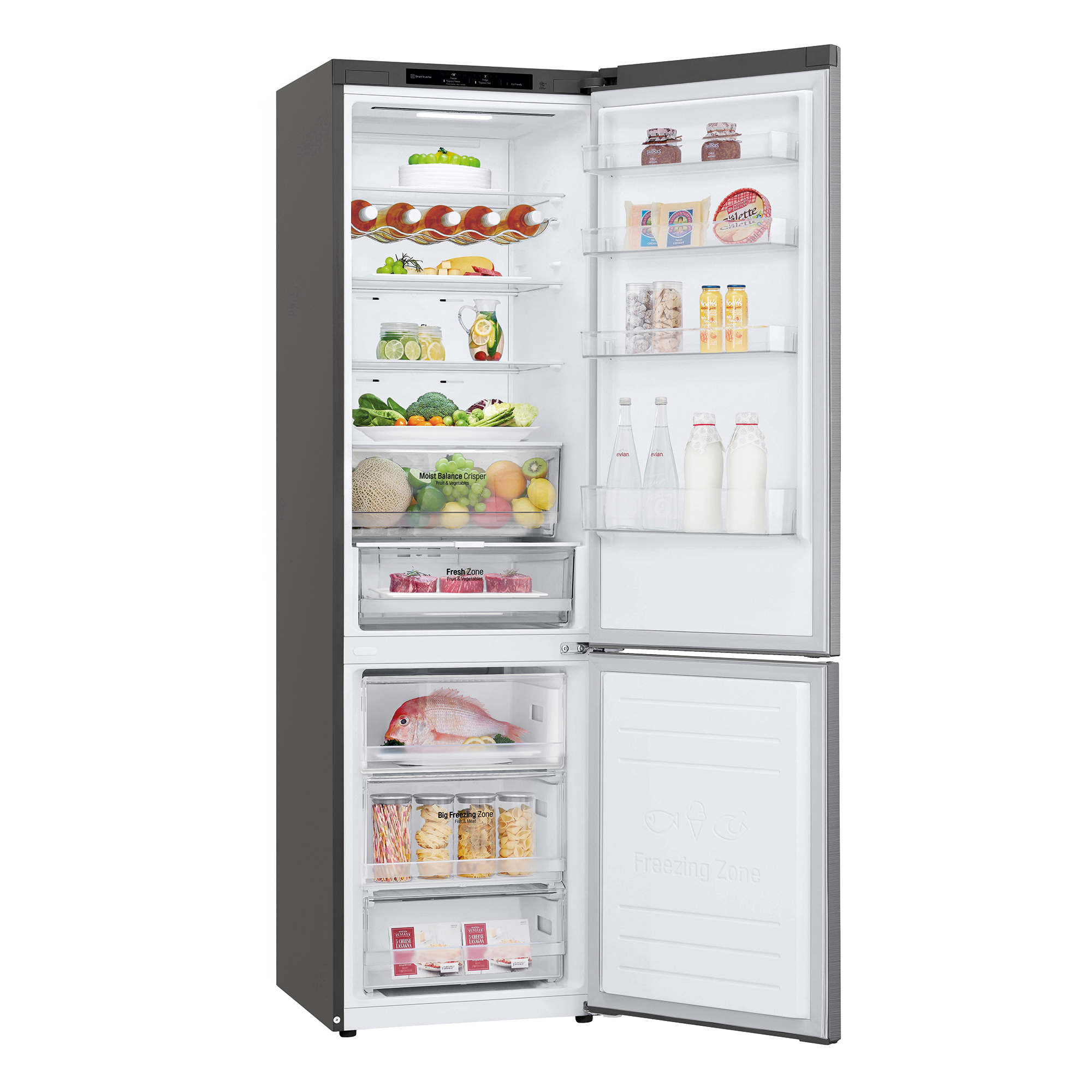 Refrigerador abierto con alimentos en estantes y cajones. Exterior gris.