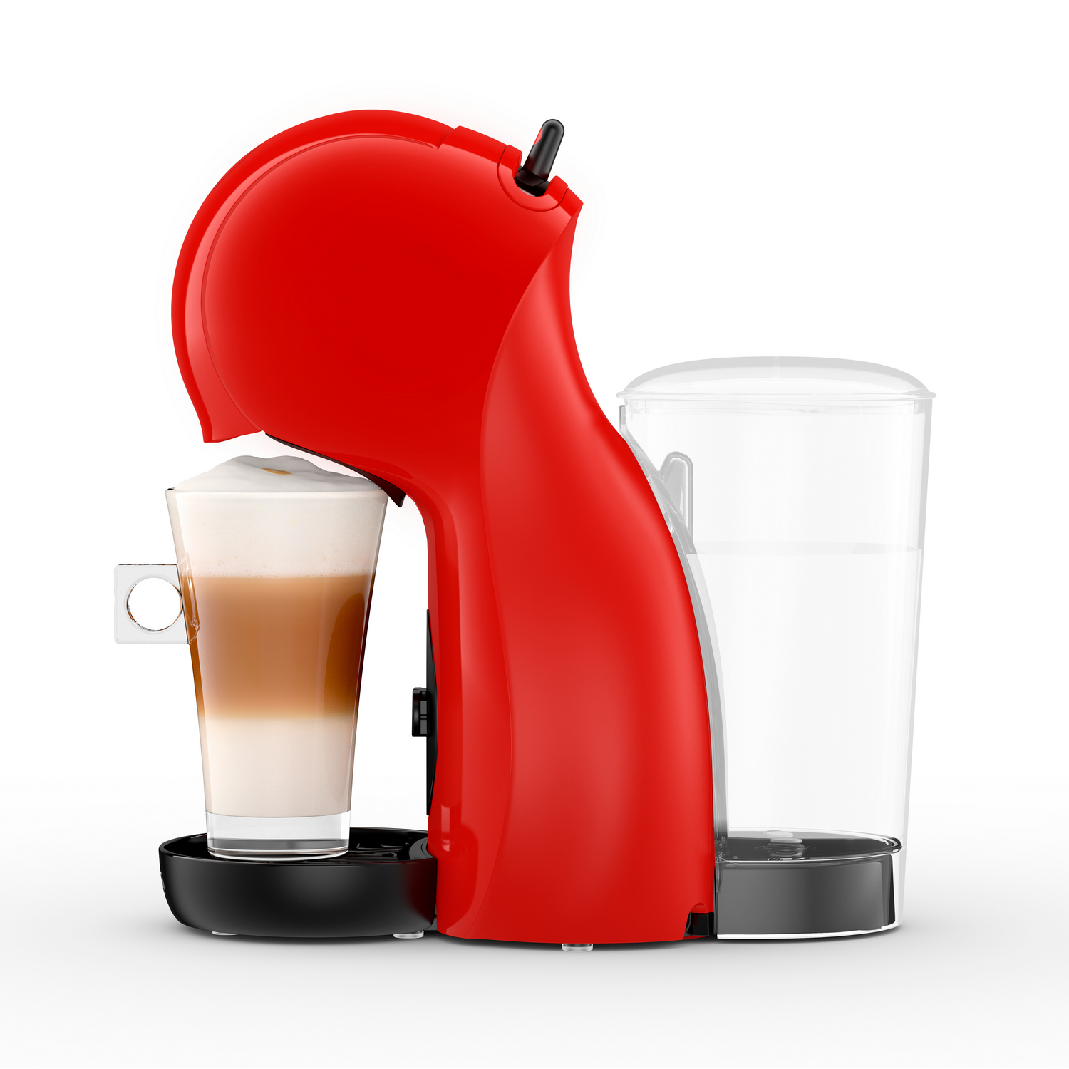 Máquina de café roja con una taza de latte. Un recipiente de agua transparente está a la derecha.