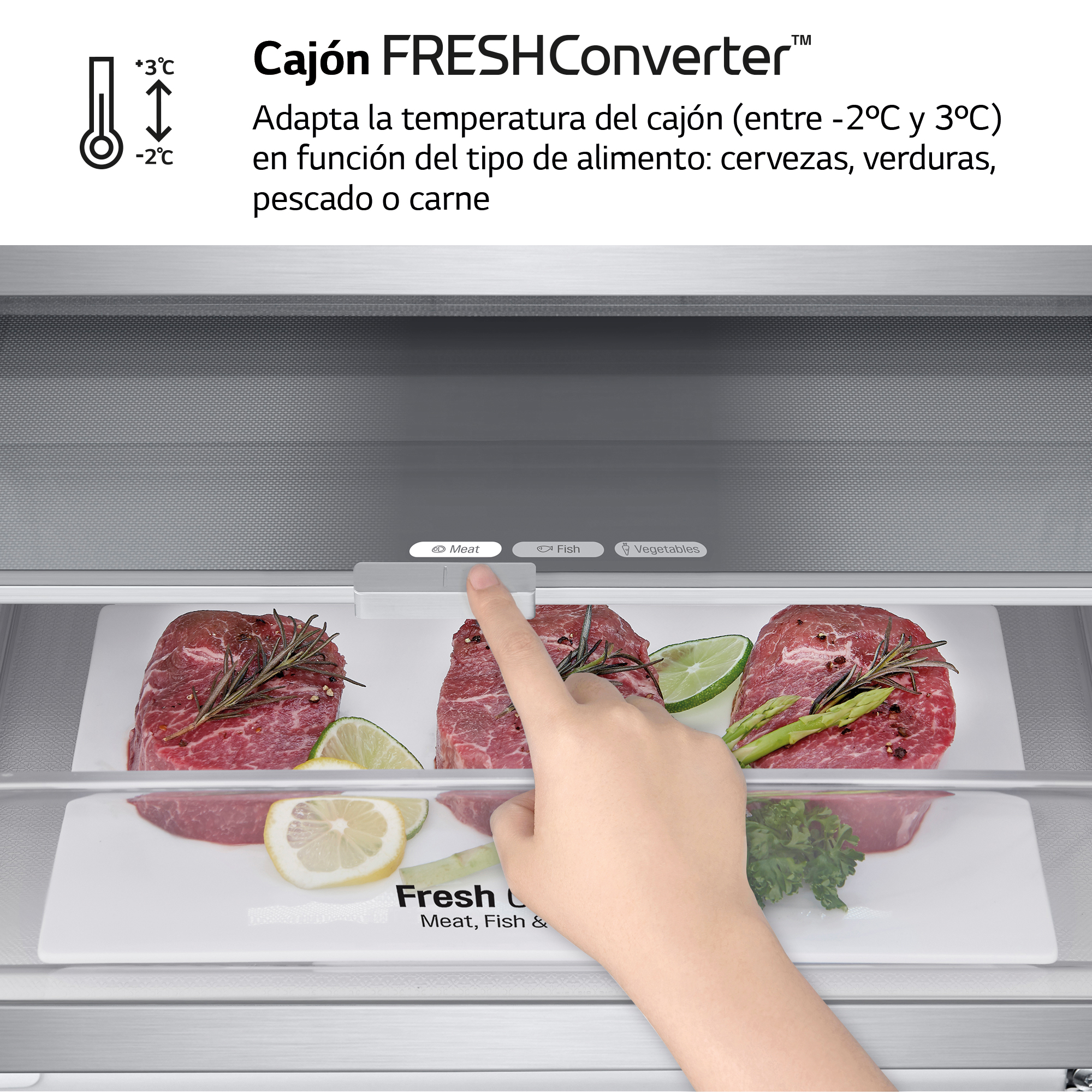 Mano seleccionando opción 'Carne' en cajón Fresh Converter de nevera, con filetes visibles.