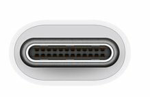 Zbliżenie białego portu USB-C.