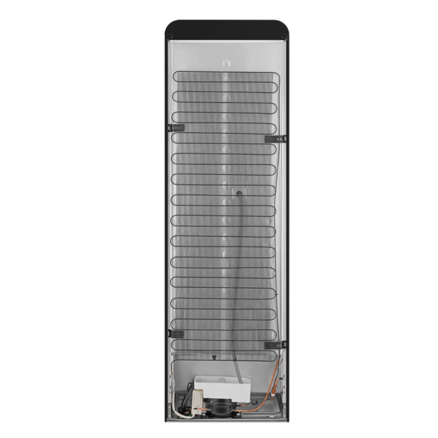 Achterkant van een koelkast: metalen spoelen, zwart frame, compressor.
