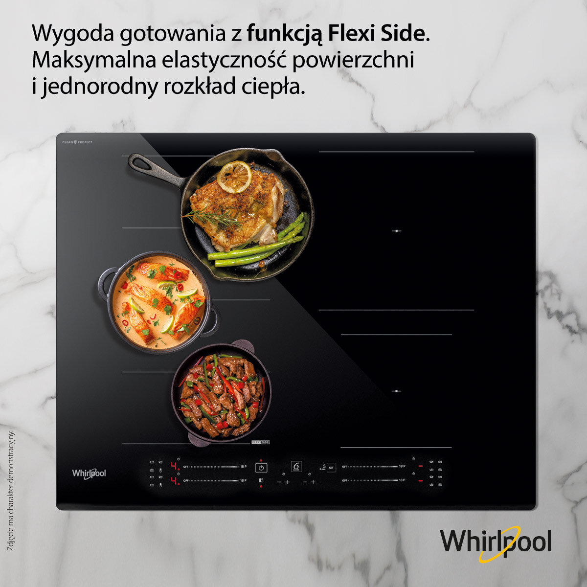 Czarna płyta indukcyjna z jedzeniem, trzy dania, powierzchnia marmurowa.