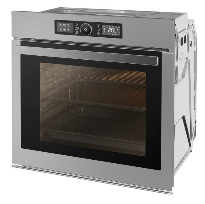 Srebrny piekarnik, otwarte drzwi, widoczne wnętrze z rusztami. Panel sterowania u góry, nowoczesny design.