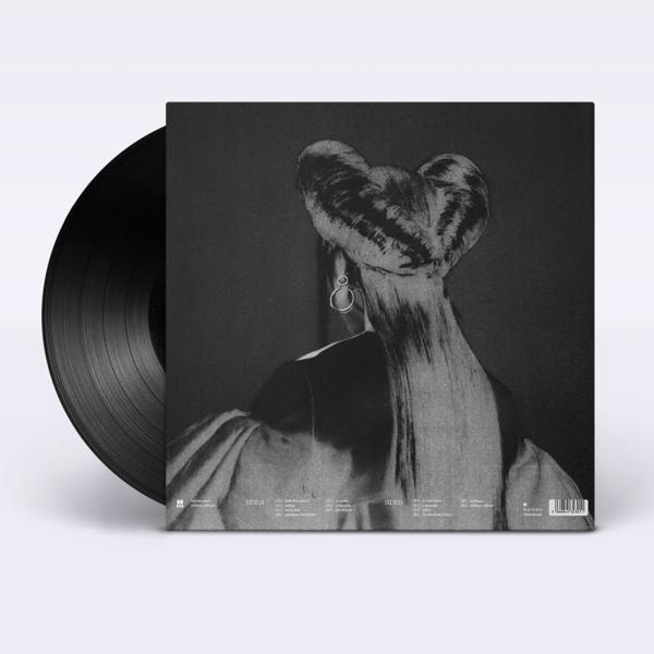 Eine schwarze Schallplatte mit der Silhouette einer Frau auf dem Cover.