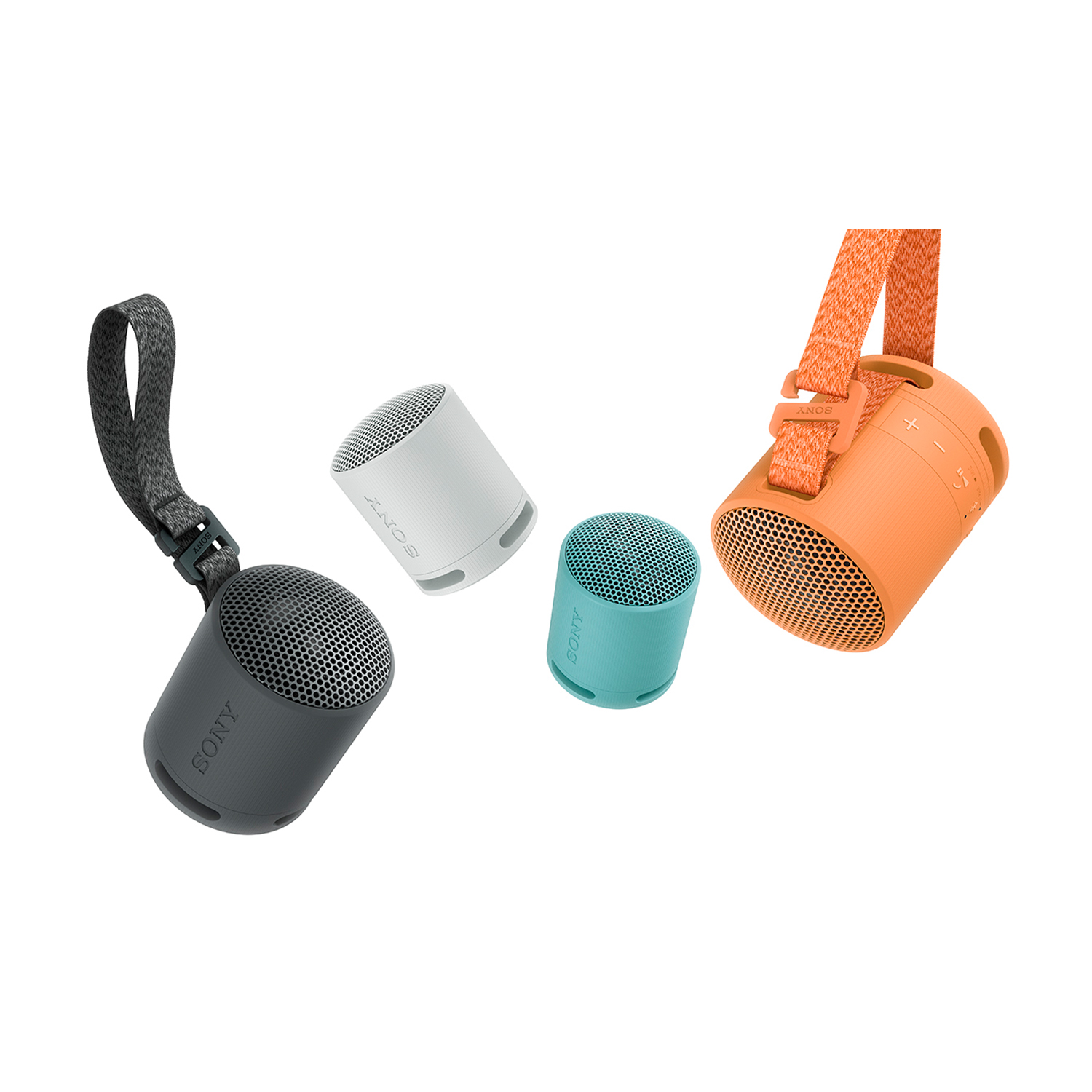 Quattro piccoli altoparlanti portatili colorati appesi. Grigio, bianco, verde acqua e arancione con cinghie.