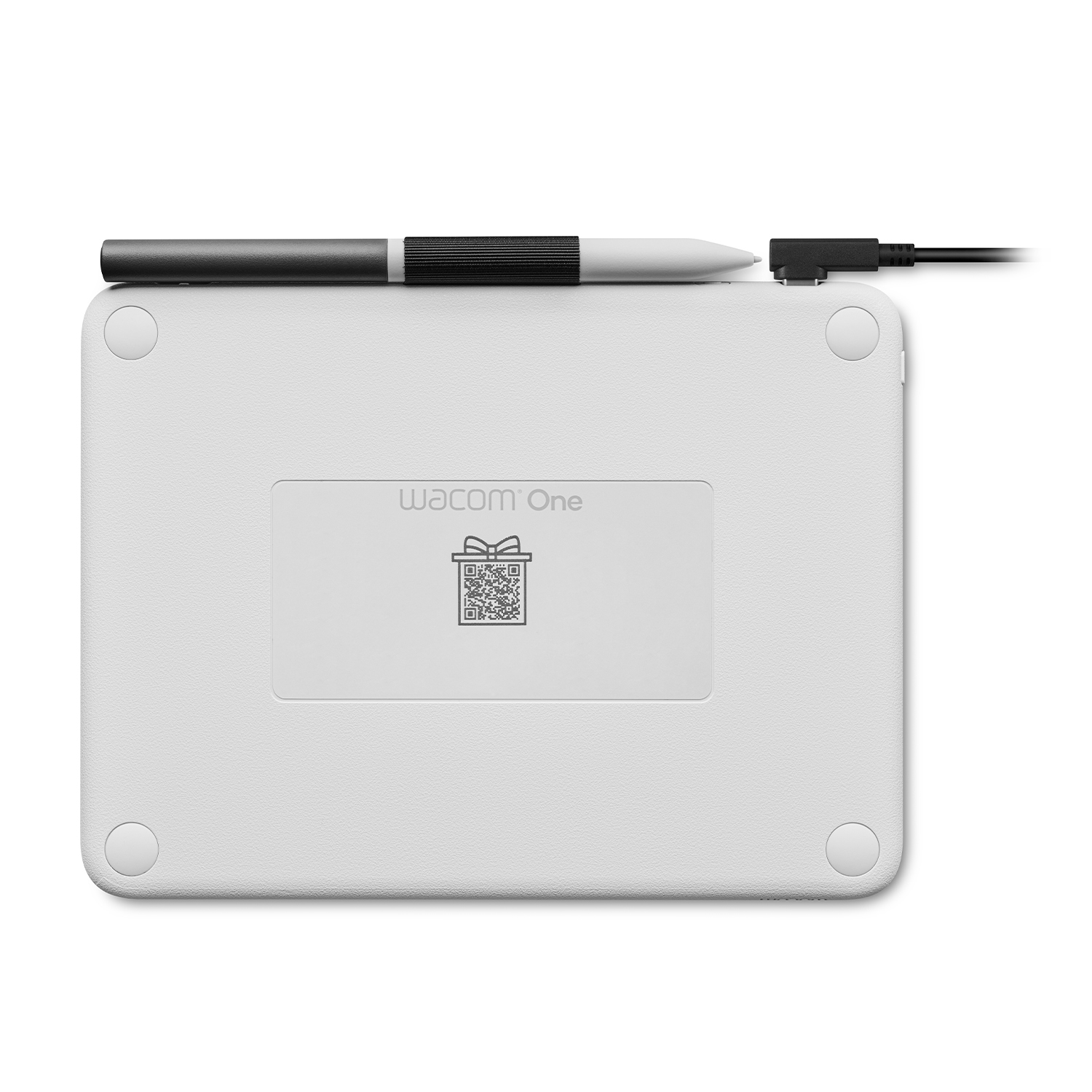Tavoletta Wacom One bianca con penna e adesivo con codice QR sul retro.