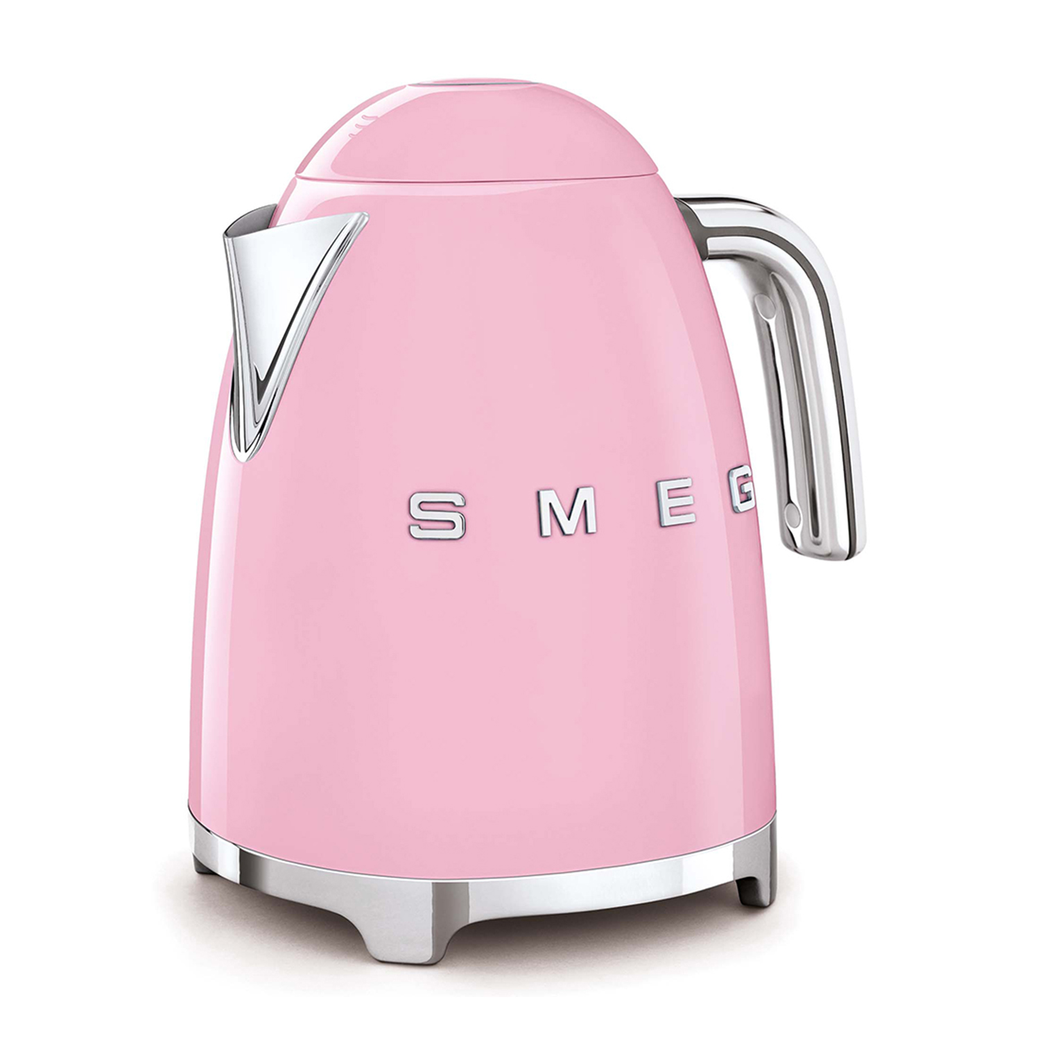 Bollitore Smeg rosa con manico e base cromati, sfondo bianco.