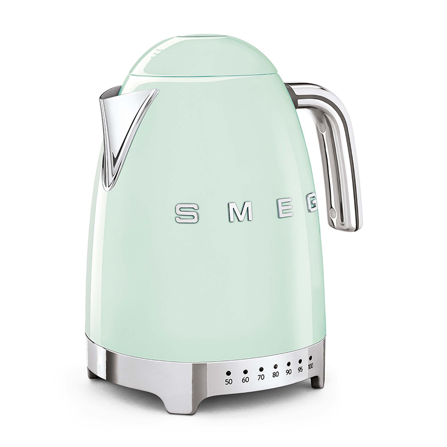 Un bollitore elettrico Smeg verde menta con finiture cromate e un indicatore di temperatura.