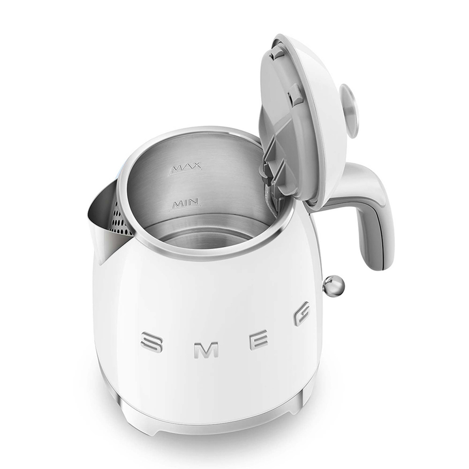 Bollitore bianco con coperchio aperto. All'interno sono presenti segni per i livelli dell'acqua. Il marchio è visibile.