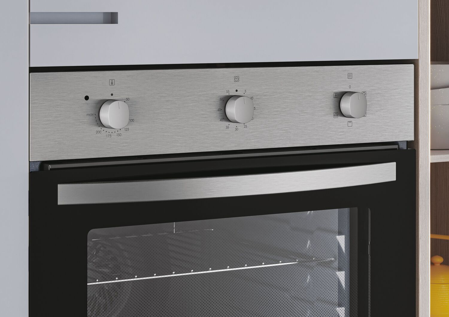 Un panel de control de horno plateado con tres perillas. Tiene una pantalla digital en la parte superior.