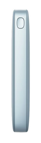 Jasnoniebieski power bank na białym tle. Posiada przycisk zasilania.