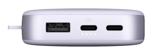 Mały, lawendowy power bank z portami USB i USB-C. Widoczne porty i białe wskaźniki LED.