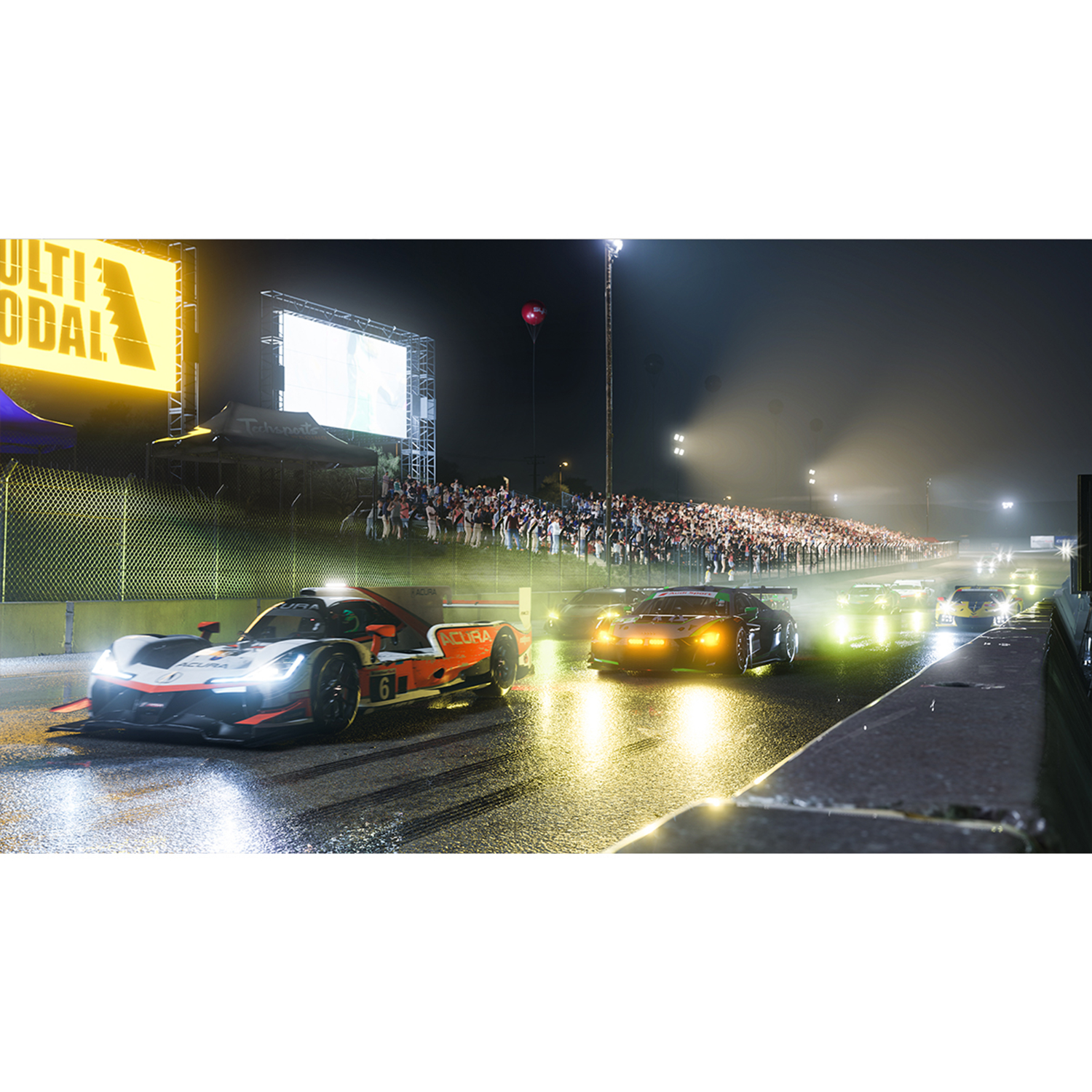Racewagens 's nachts op een circuit. Een menigte kijkt toe. Oranje en witte auto's op de voorgrond.