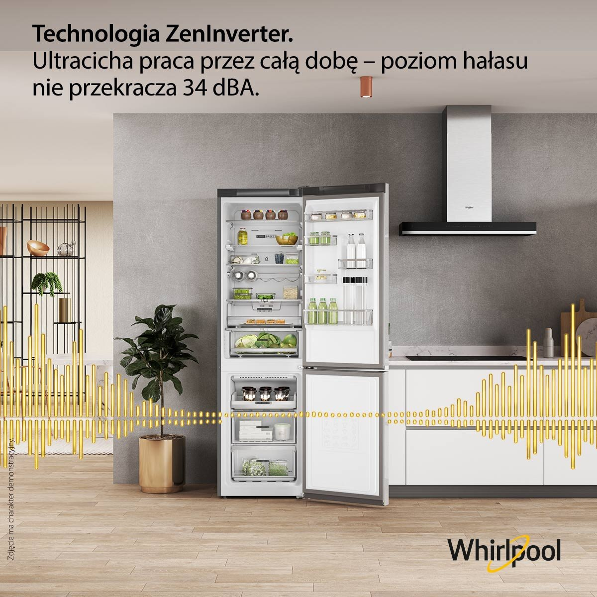 Otwarta lodówka Whirlpool. Wewnątrz widoczne produkty spożywcze. Roślina i kuchnia w tle.