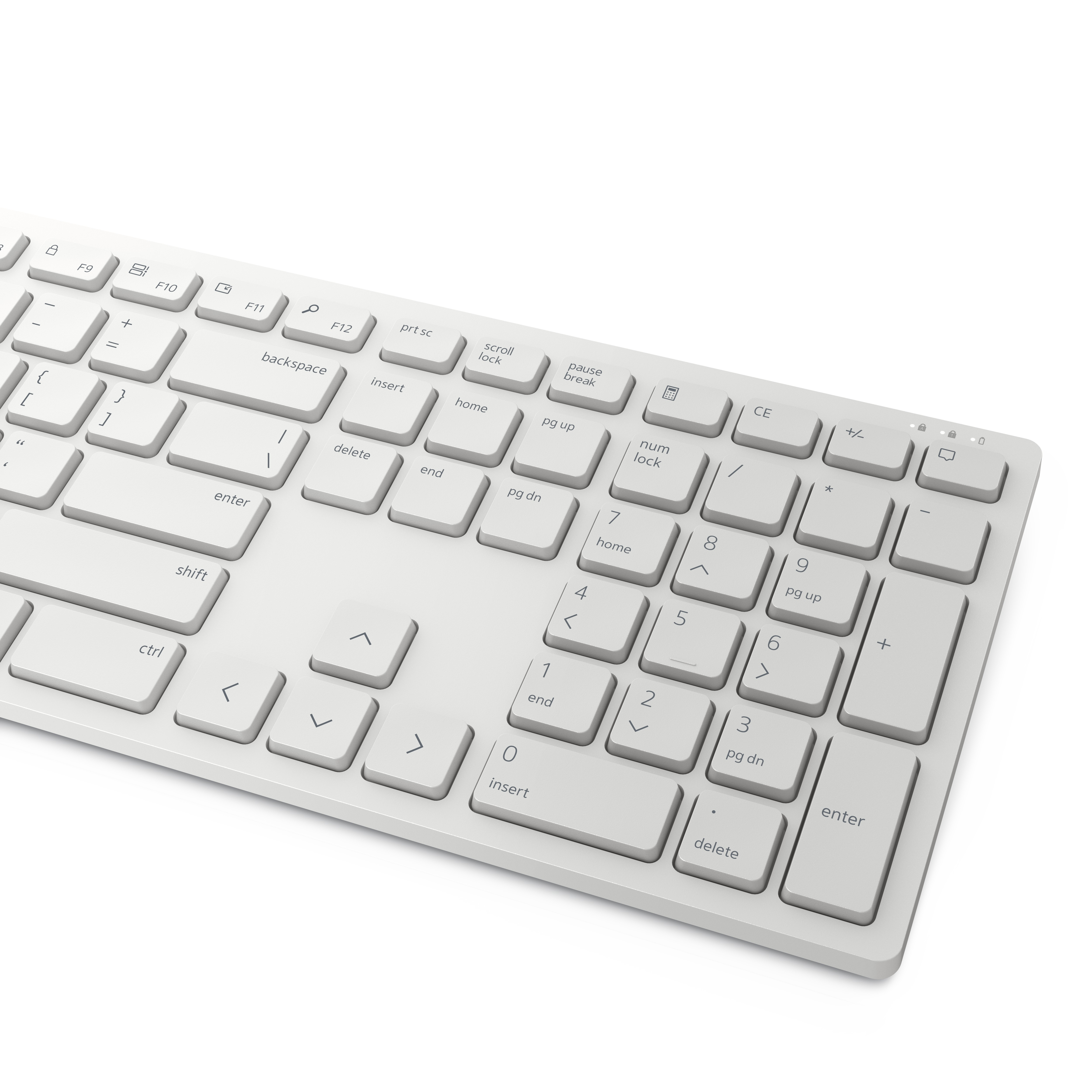 Nahaufnahme einer hellgrauen Tastatur auf weißem Untergrund. Die Tastenbeschriftungen sind sichtbar. Die Perspektive ist von oben.