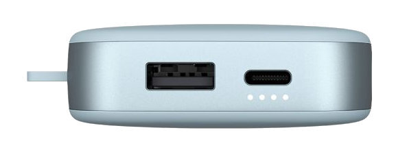 Jasnoniebieski power bank z portami USB i USB-C oraz trzema białymi wskaźnikami.