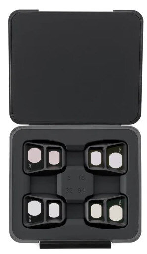Etui z czterema filtrami i numerami: 8, 15, 32, 64.