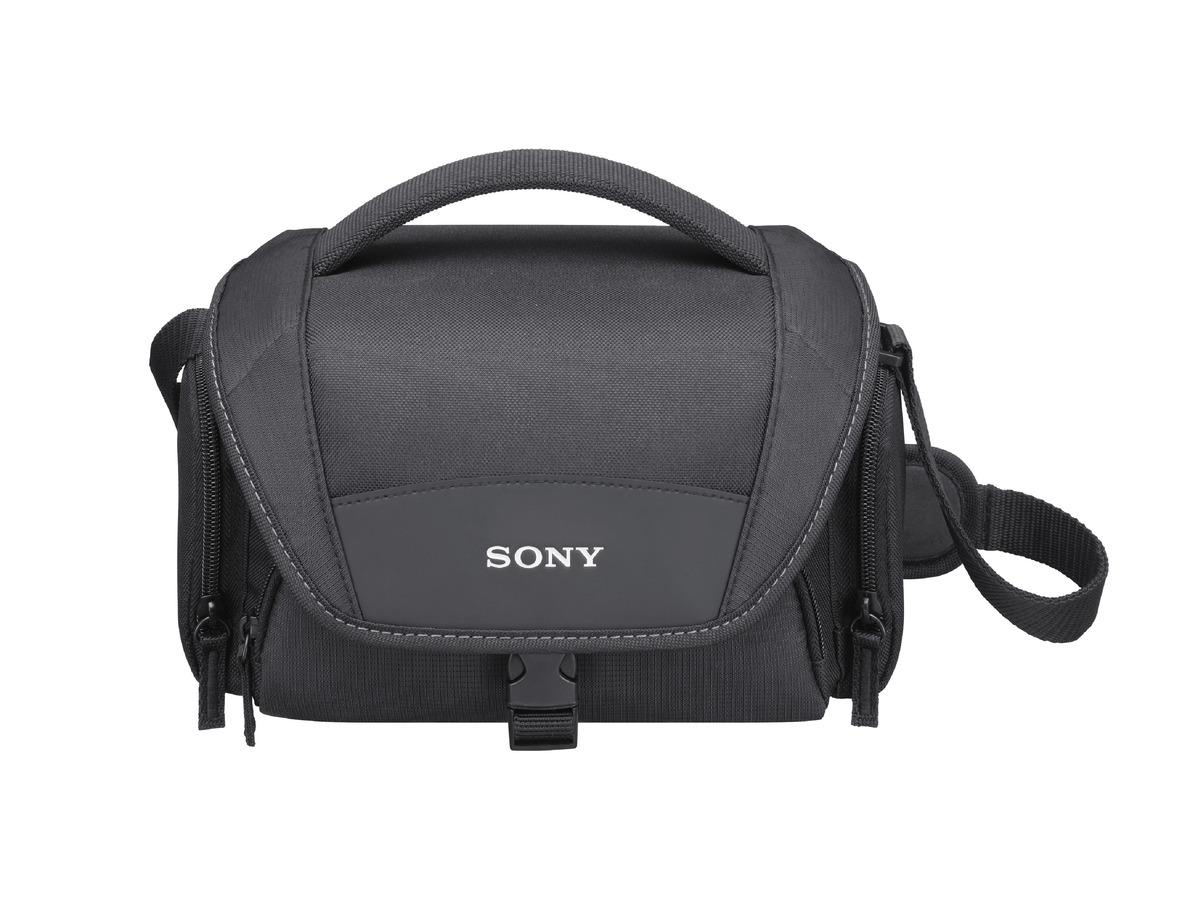 Eine schwarze Sony Kameratasche mit dem Wort 'SONY' in Weiß auf der Vorderseite, mit Schulterriemen.