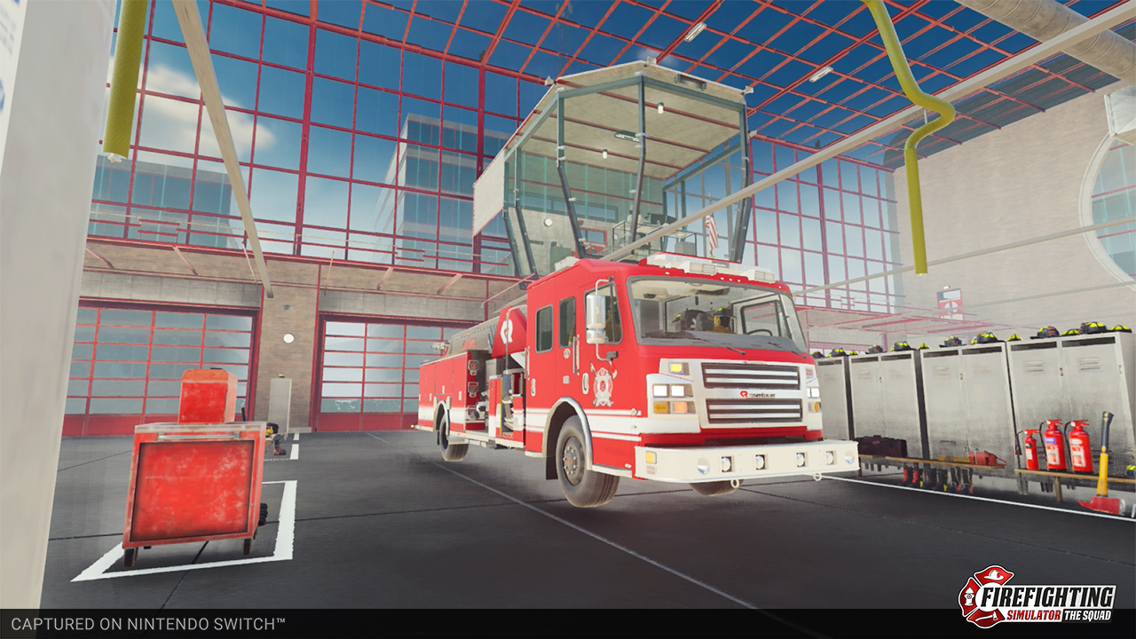 Ein Feuerwehrauto in einer Garage, mit einem Kontrollraum darüber.