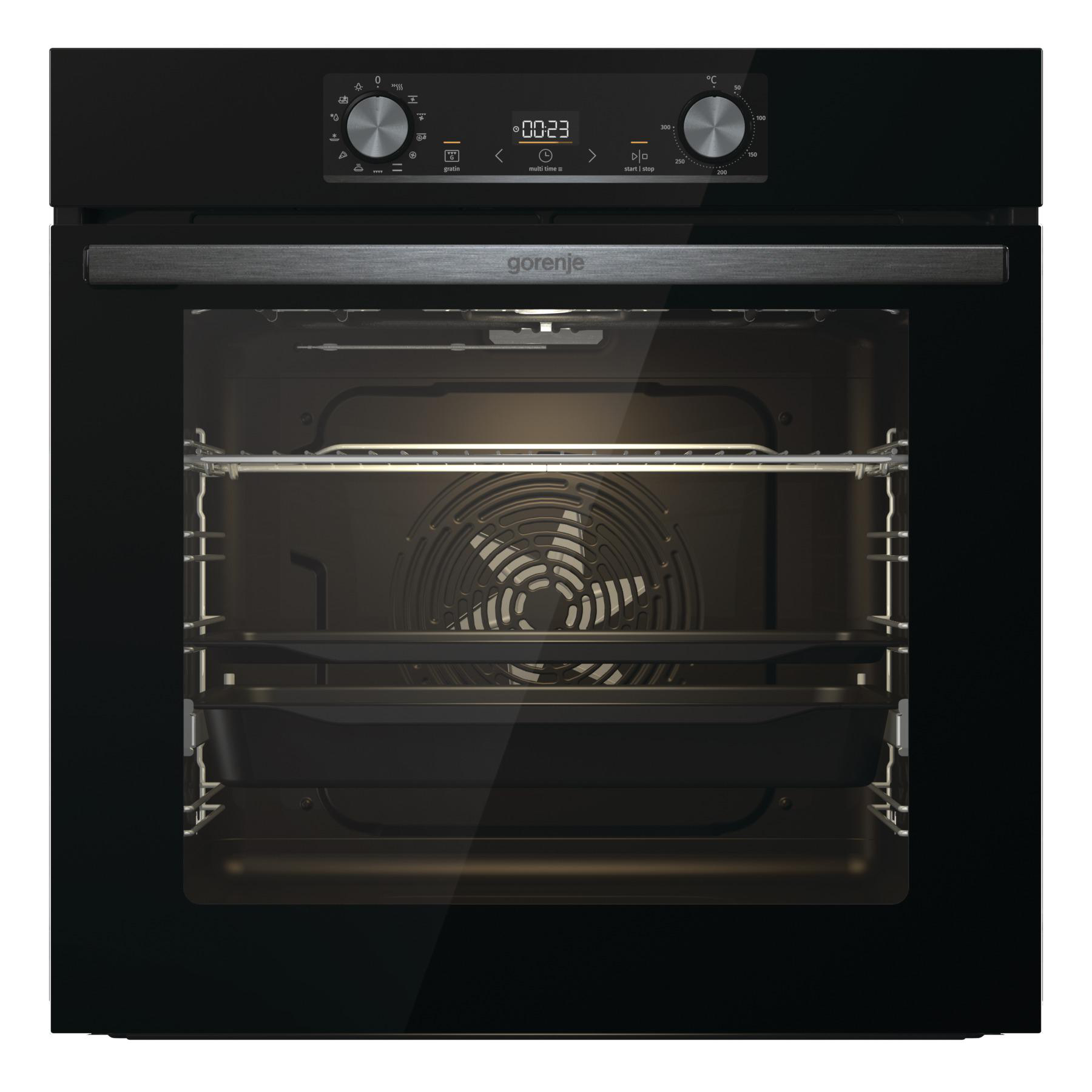 Schwarzer Backofen mit offener Tür. Digitalanzeige und Bedienfeld oben. Silbernes Gestell innen.