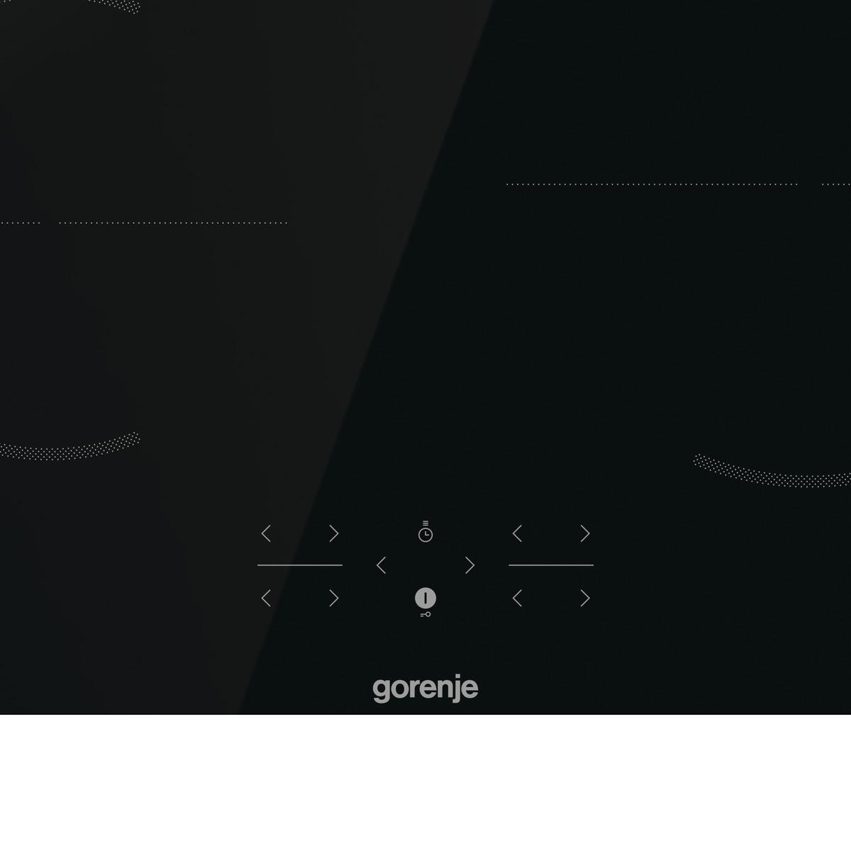 Schwarzes Induktionskochfeld mit vier Kochzonen. Es hat Touch-Bedienelemente und das Gorenje-Logo.